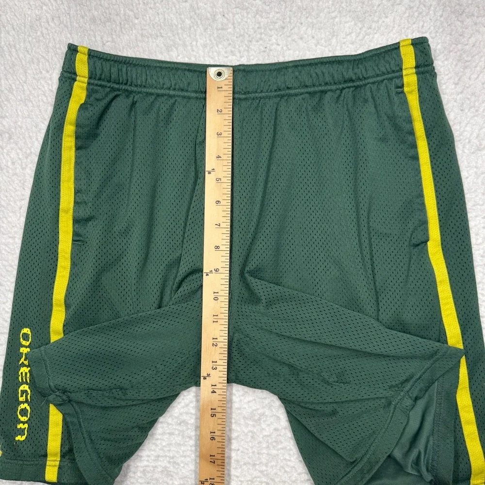 Vintage Nike Oregon Ducks Mesh Gym Shorts Green Basketball Athletic  Men's L